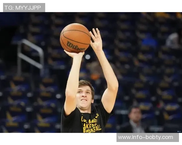 湖人是否该在里夫斯身价高峰时交易他火箭等球队或成最佳选择 湖人是否该在里夫斯身价高峰时交易他火箭等球队或成最佳选择