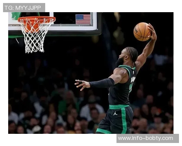 杰伦布朗半场表现出色16投7中贡献16分5篮板3助攻正负值高达22 杰伦布朗半场表现出色16投7中贡献16分5篮板3助攻正负值高达22