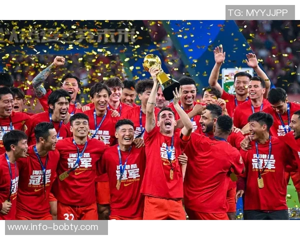 海港队训练照曝光加布里埃尔热情竖大拇指展现团队士气