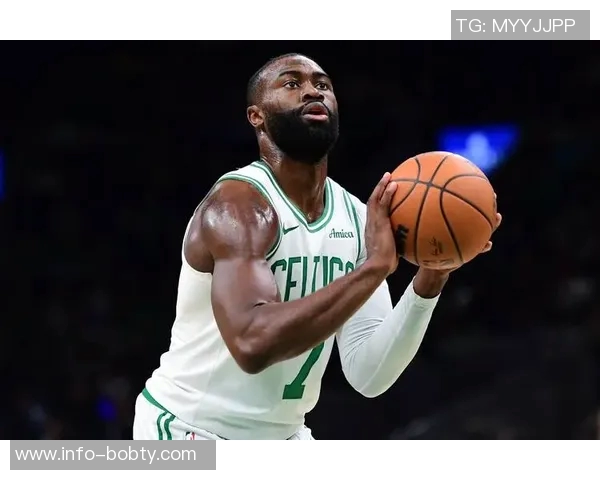 杰伦布朗单节狂砍14分难救主全场贡献24分6板5助显孤立无援